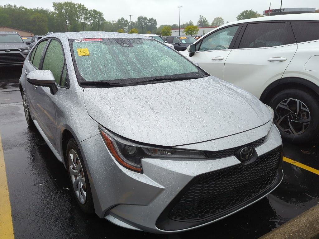 Used 2021 Toyota Corolla LE FWD image 3