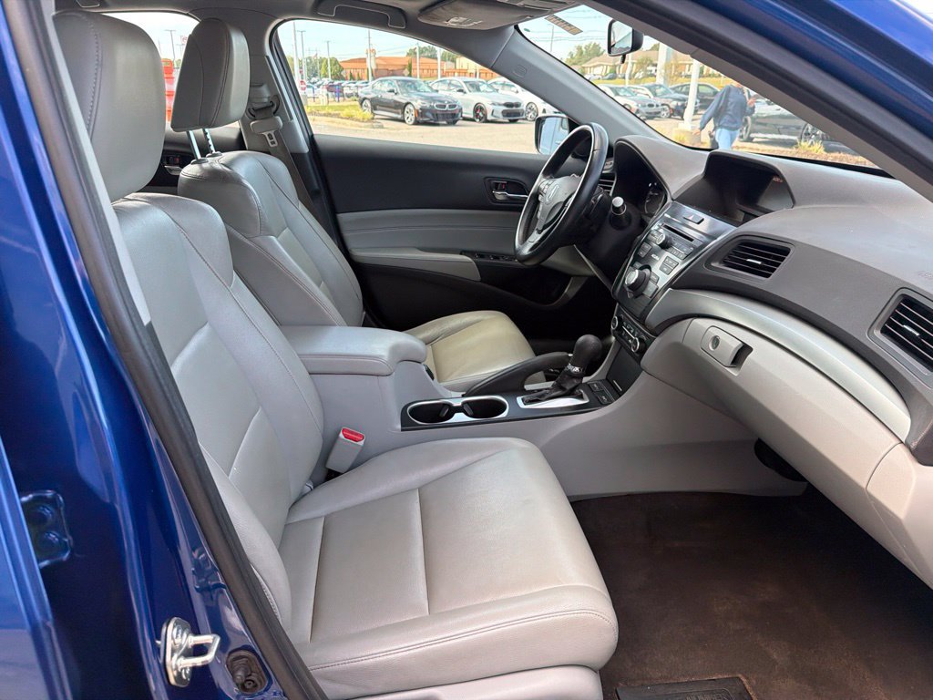 Used 2017 Acura ILX FWD image 25