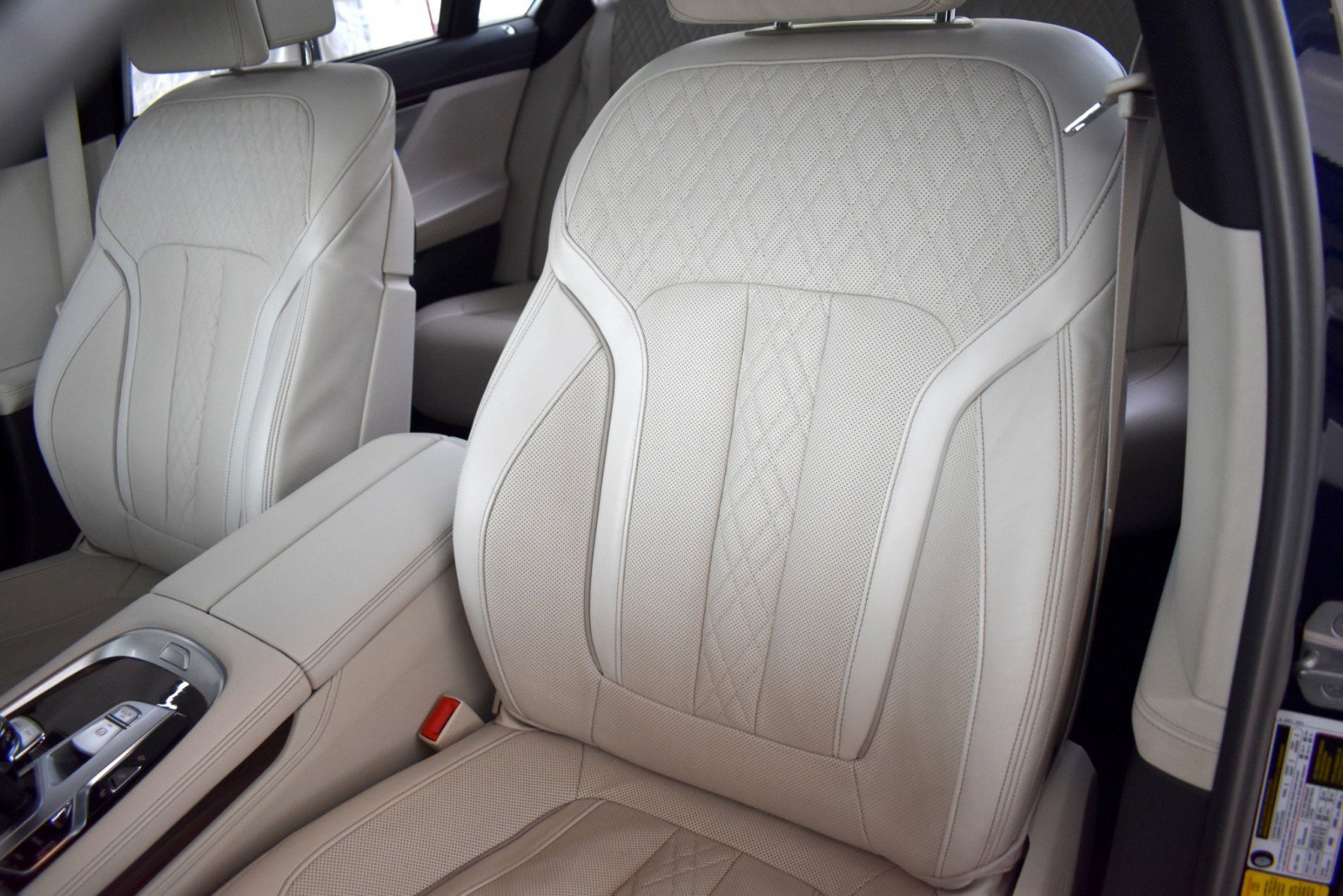 Used 2022 BMW 750i xDrive w/ Luxury Rear Seating Package AWD/4WD image 21