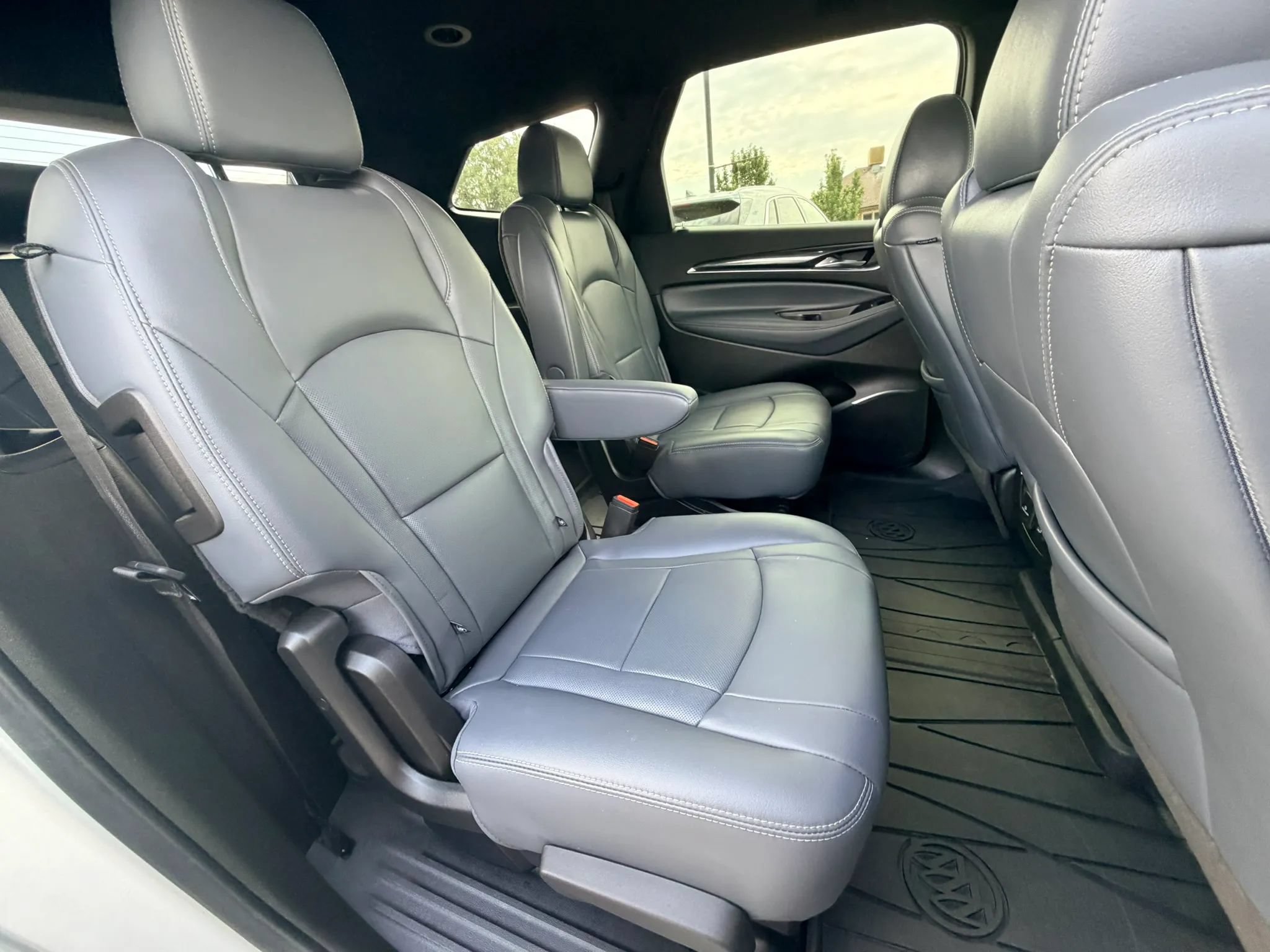 Used 2022 Buick Enclave Premium w/ Surround and Sites Package AWD/4WD image 25