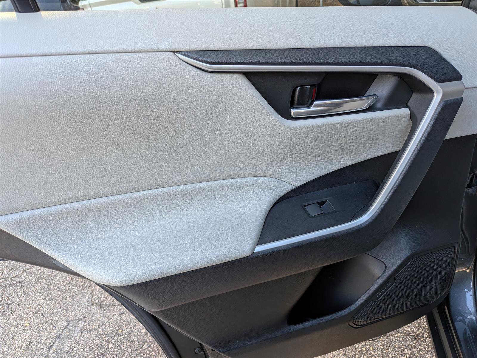 Used 2021 Toyota RAV4 XLE image 24