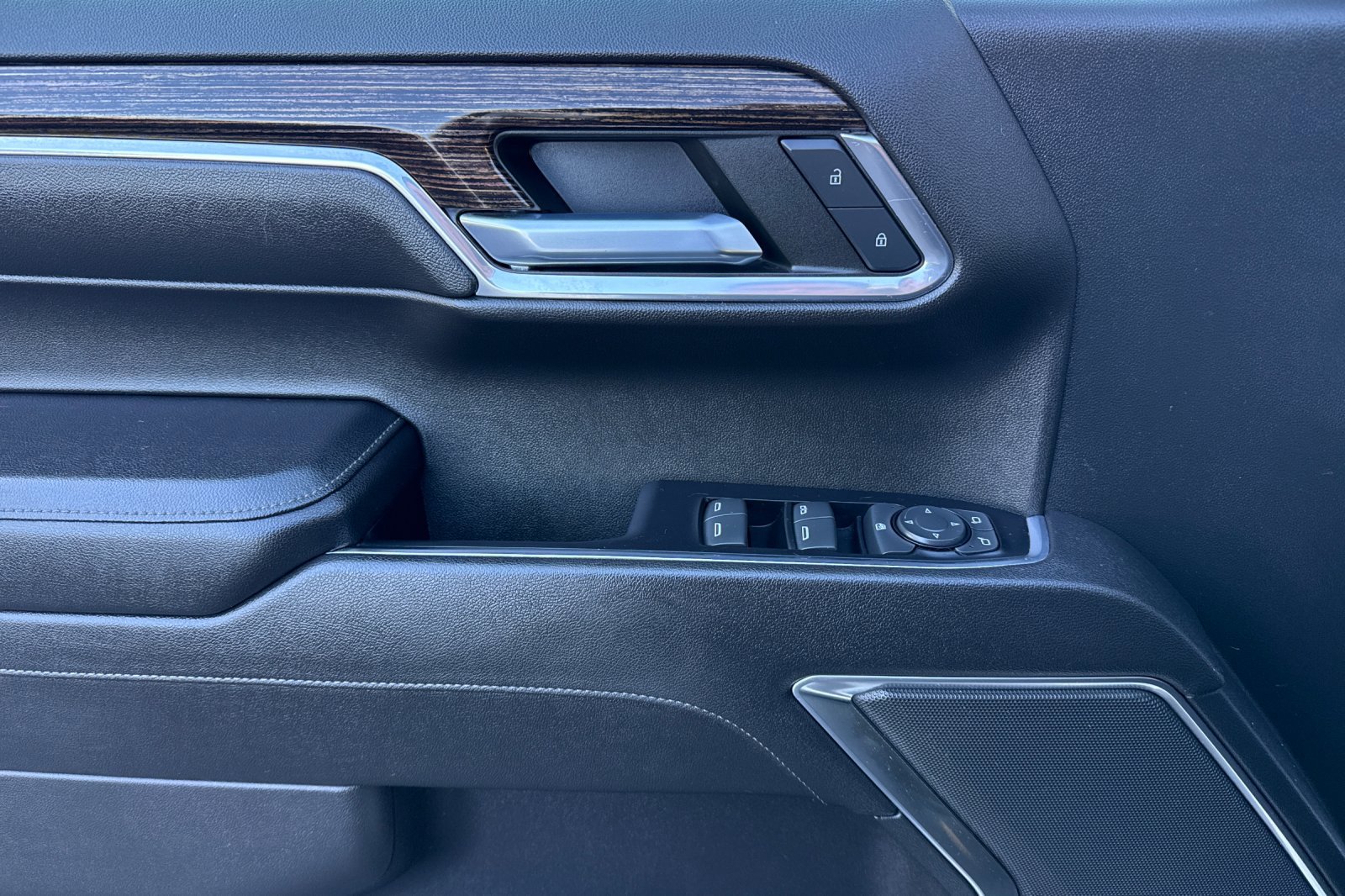 Used 2022 GMC Sierra 1500 SLE image 12