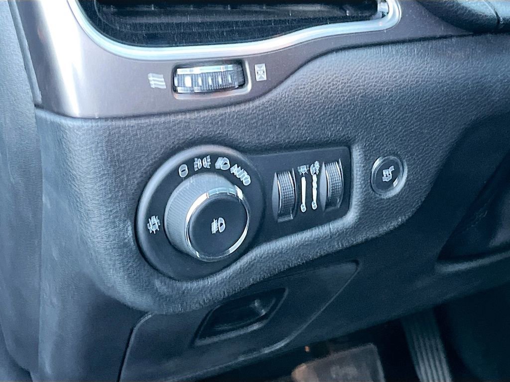 Used 2021 Jeep Cherokee Limited w/ Elite Package image 10