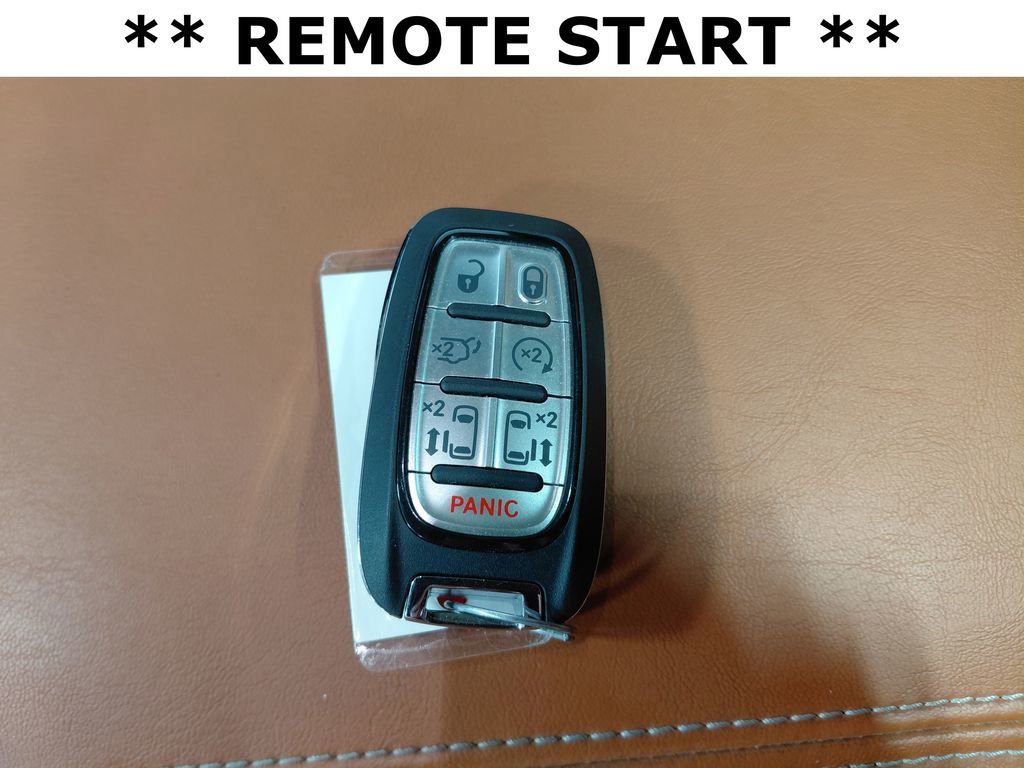 Used 2024 Chrysler Pacifica Pinnacle w/ Trailer Tow Group FWD image 14