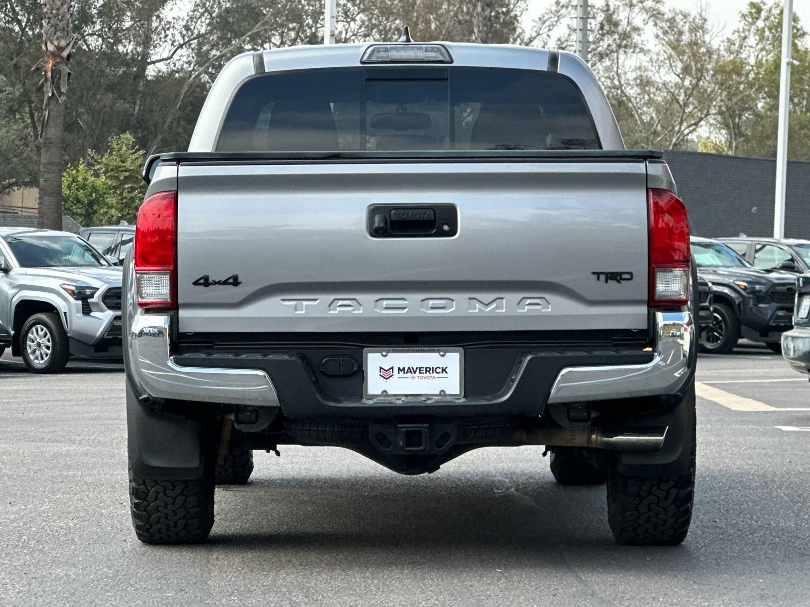 Used 2017 Toyota Tacoma TRD Off-Road w/ Tow Package (A/T) AWD/4WD image 4
