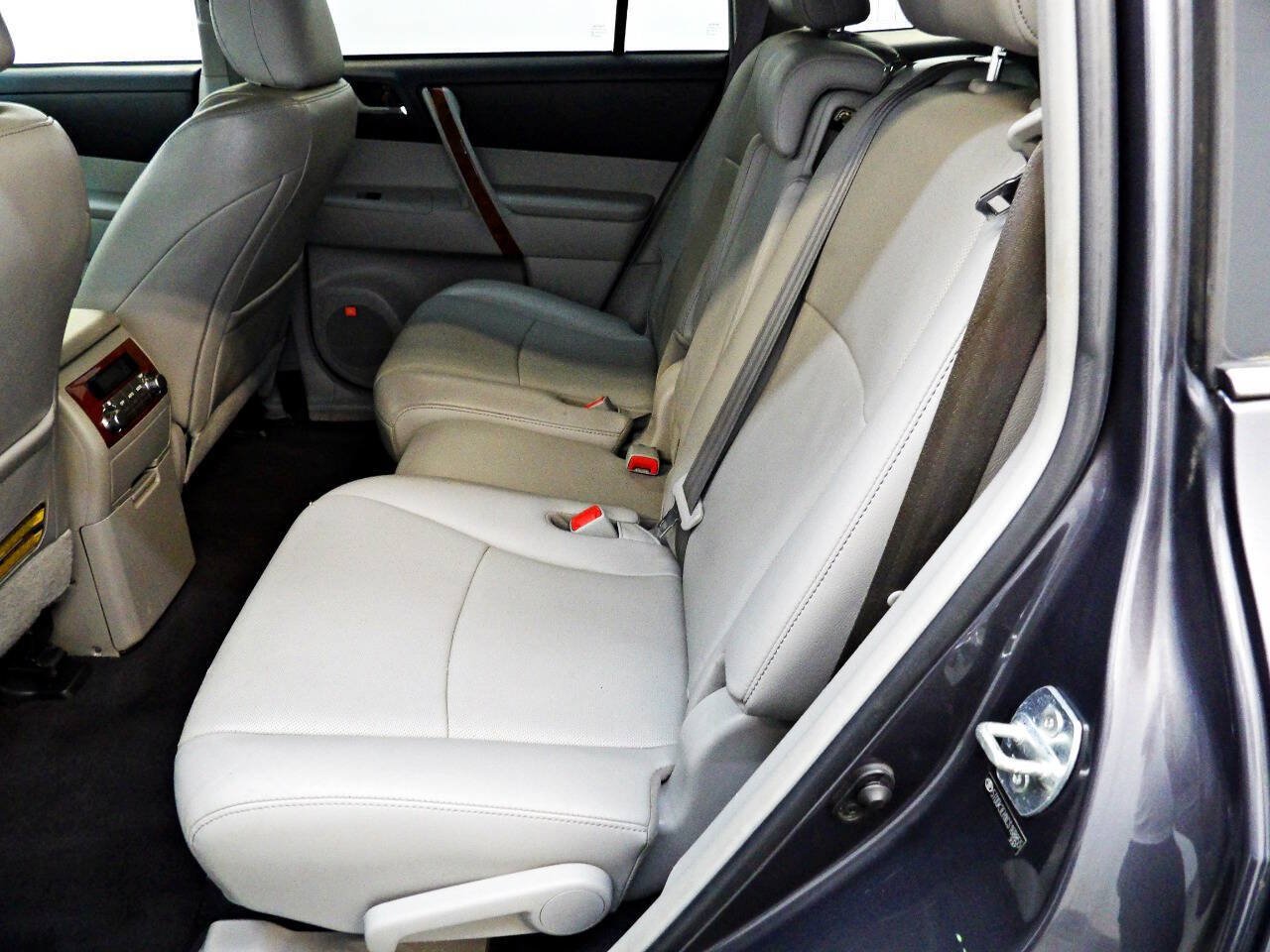 Used 2012 Toyota Highlander Limited w/ Tow Pkg AWD/4WD image 10