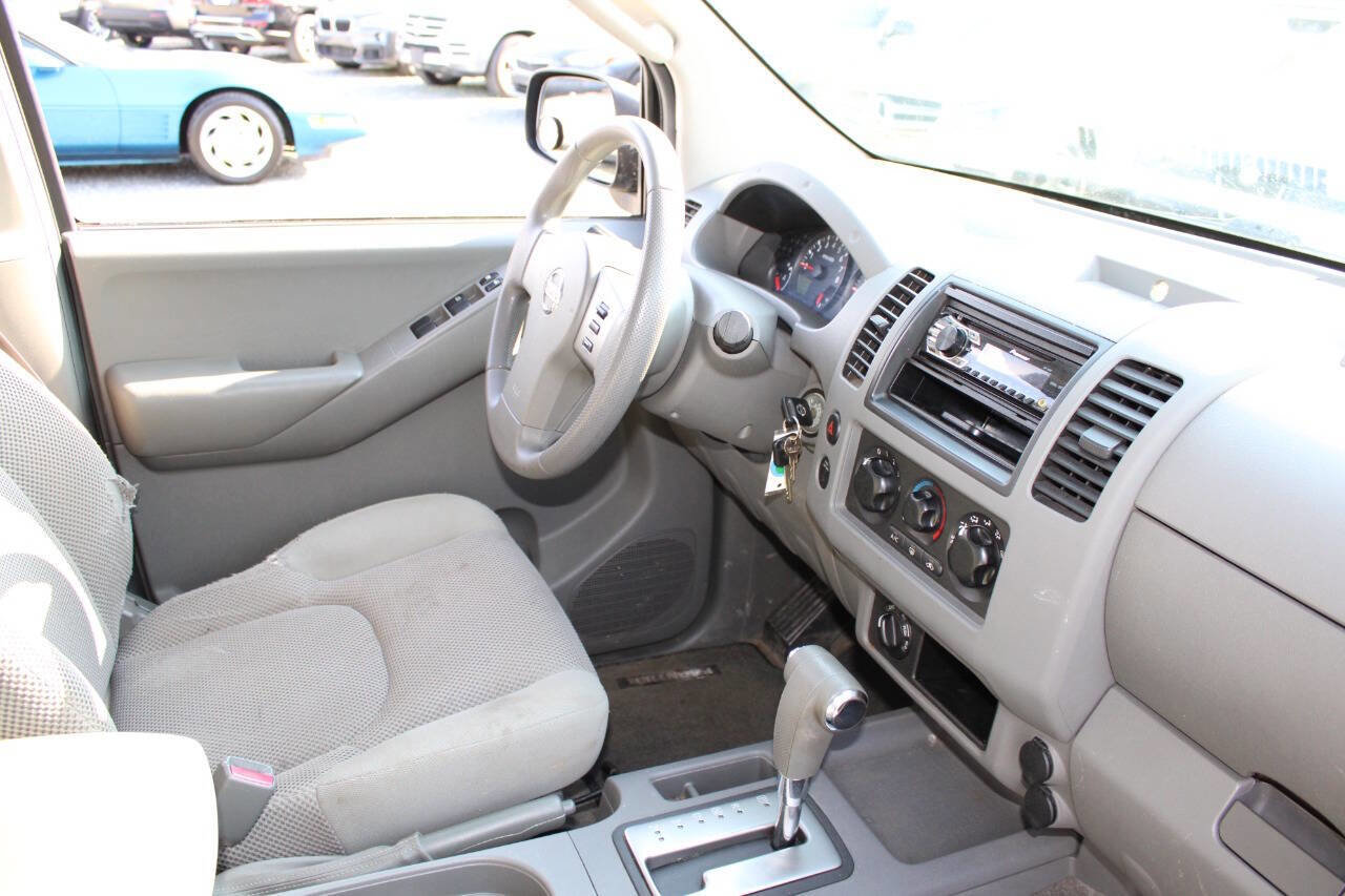 Used 2005 Nissan Frontier SE w/ (P01) Power Pkg AWD/4WD image 12