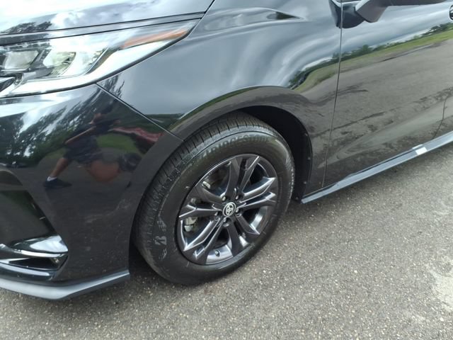 Certified 2025 Toyota Sienna XSE w/ XSE Plus Package AWD/4WD image 4