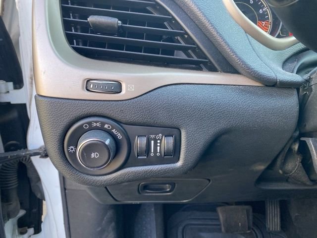 Used 2015 Jeep Cherokee Latitude image 17