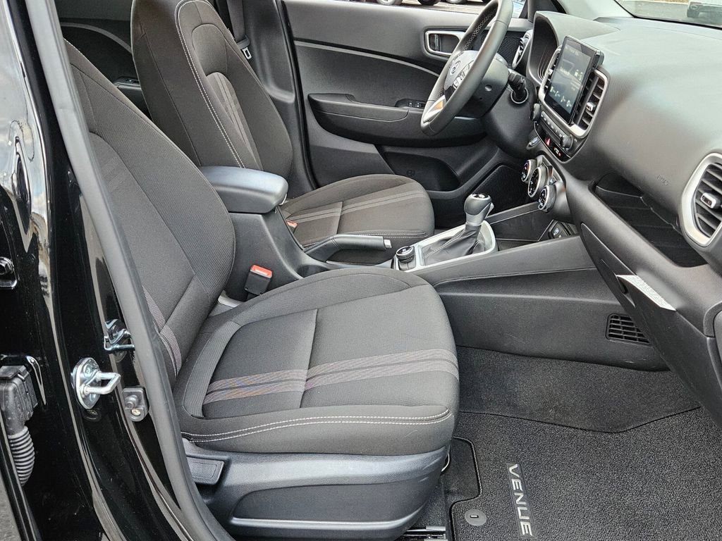 Used 2025 Hyundai Venue SEL image 14