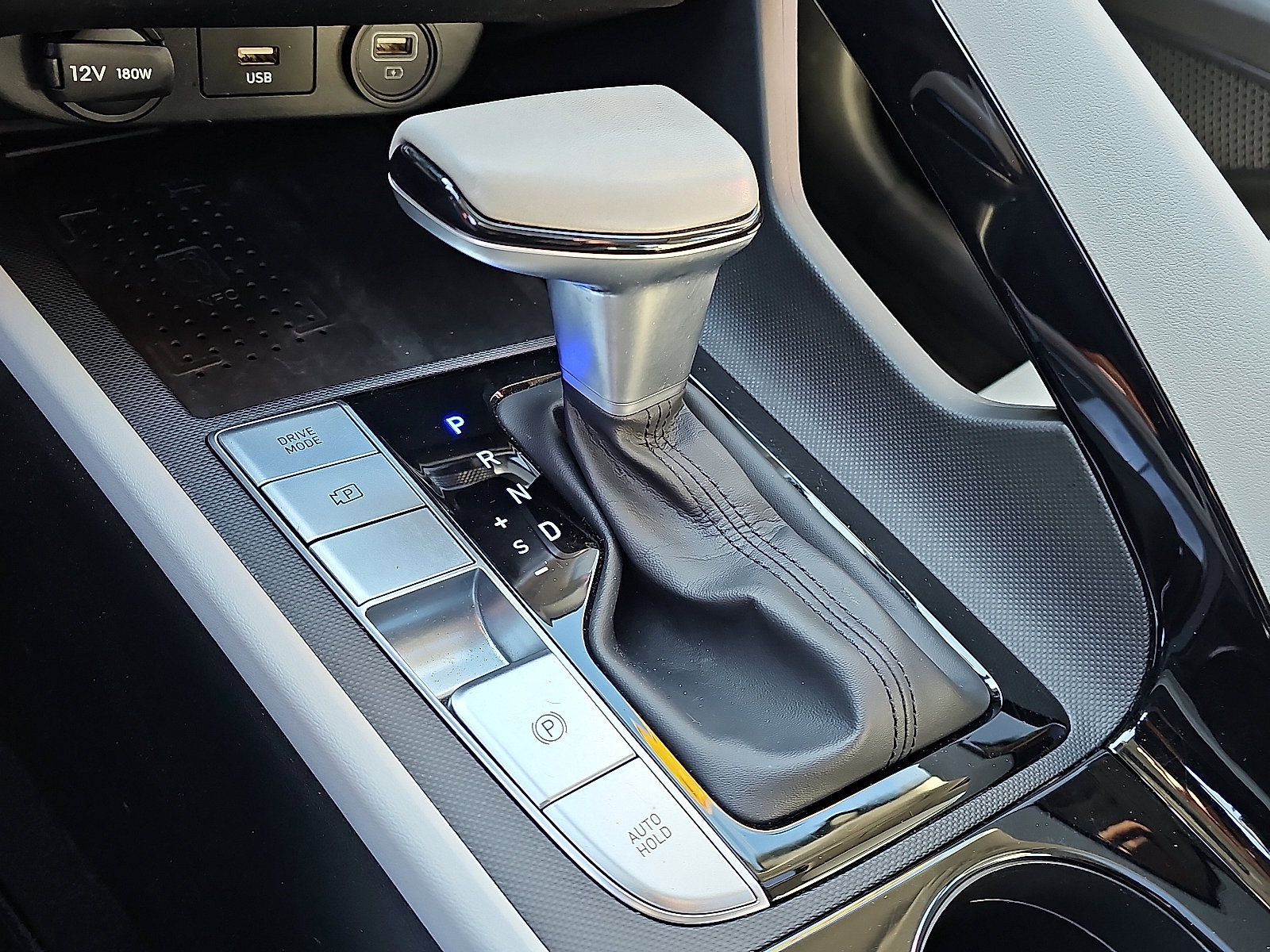 Used 2022 Hyundai Elantra Limited image 15