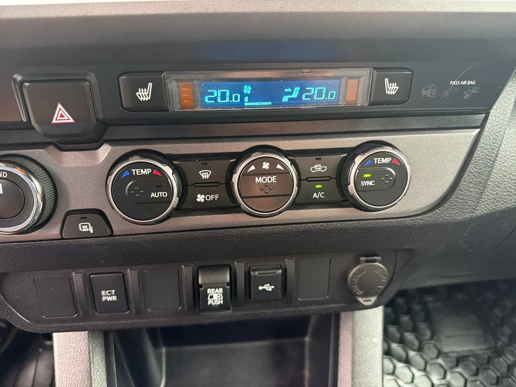 Used 2020 Toyota Tacoma TRD Sport AWD/4WD image 18