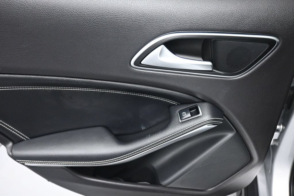 Used 2020 Mercedes-Benz GLA 250 4MATIC image 31