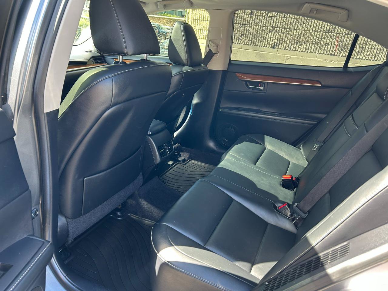 Used 2013 Lexus ES 300h w/ Premium Pkg FWD image 13