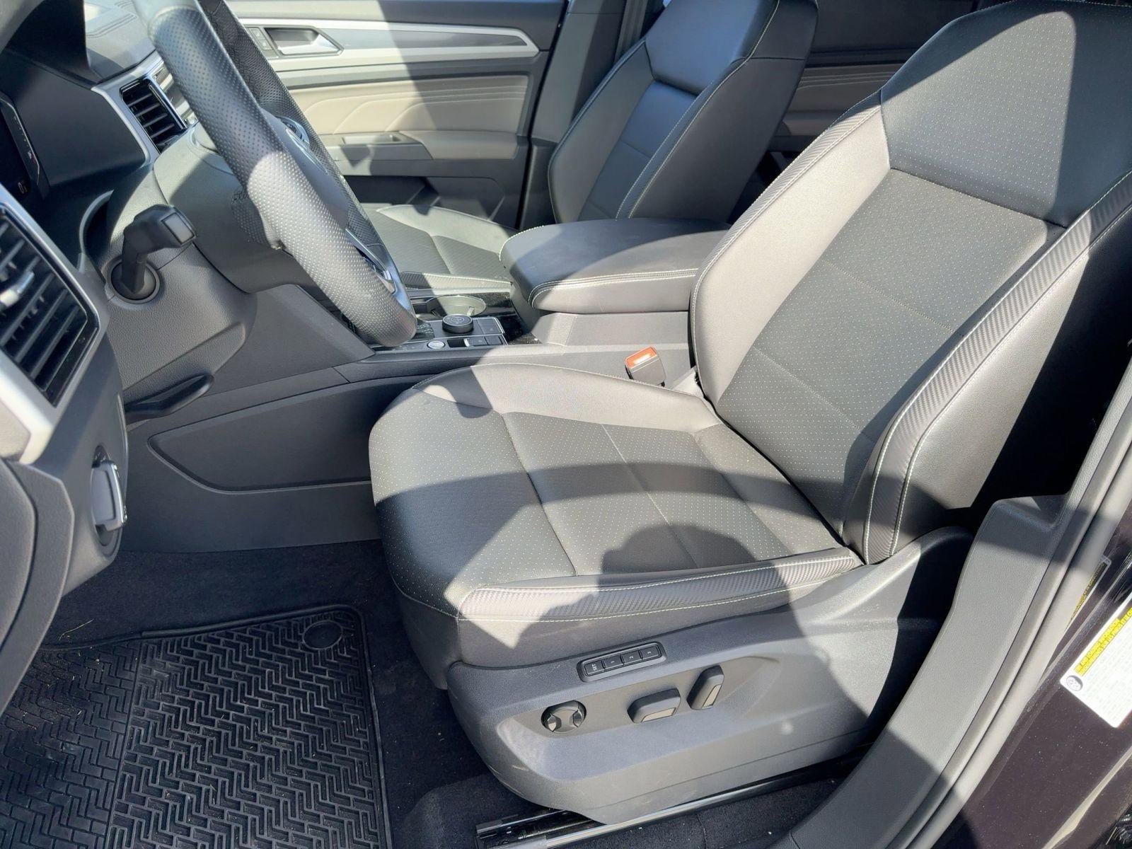 Used 2023 Volkswagen Atlas Cross Sport SEL R-Line image 5