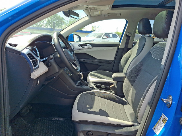 Used 2025 Volkswagen Taos SE w/ Panoramic Sunroof Package AWD/4WD image 13