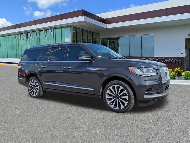 Used 2022 Lincoln Navigator L Reserve AWD/4WD image 2
