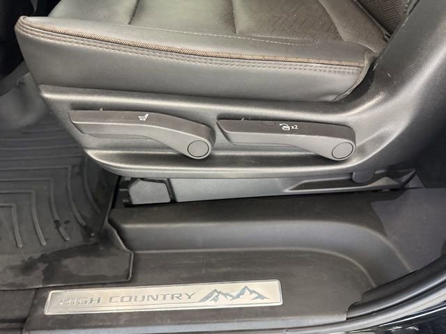 Used 2023 Chevrolet Suburban High Country image 25
