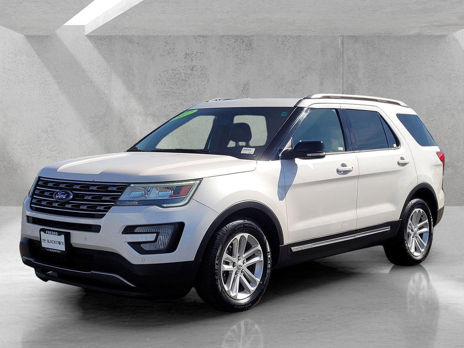 Used 2017 Ford Explorer XLT w/ Equipment Group 202A image 8