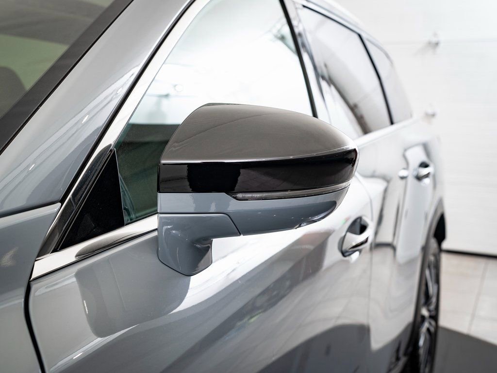 Used 2025 INFINITI QX60 Sensory image 15