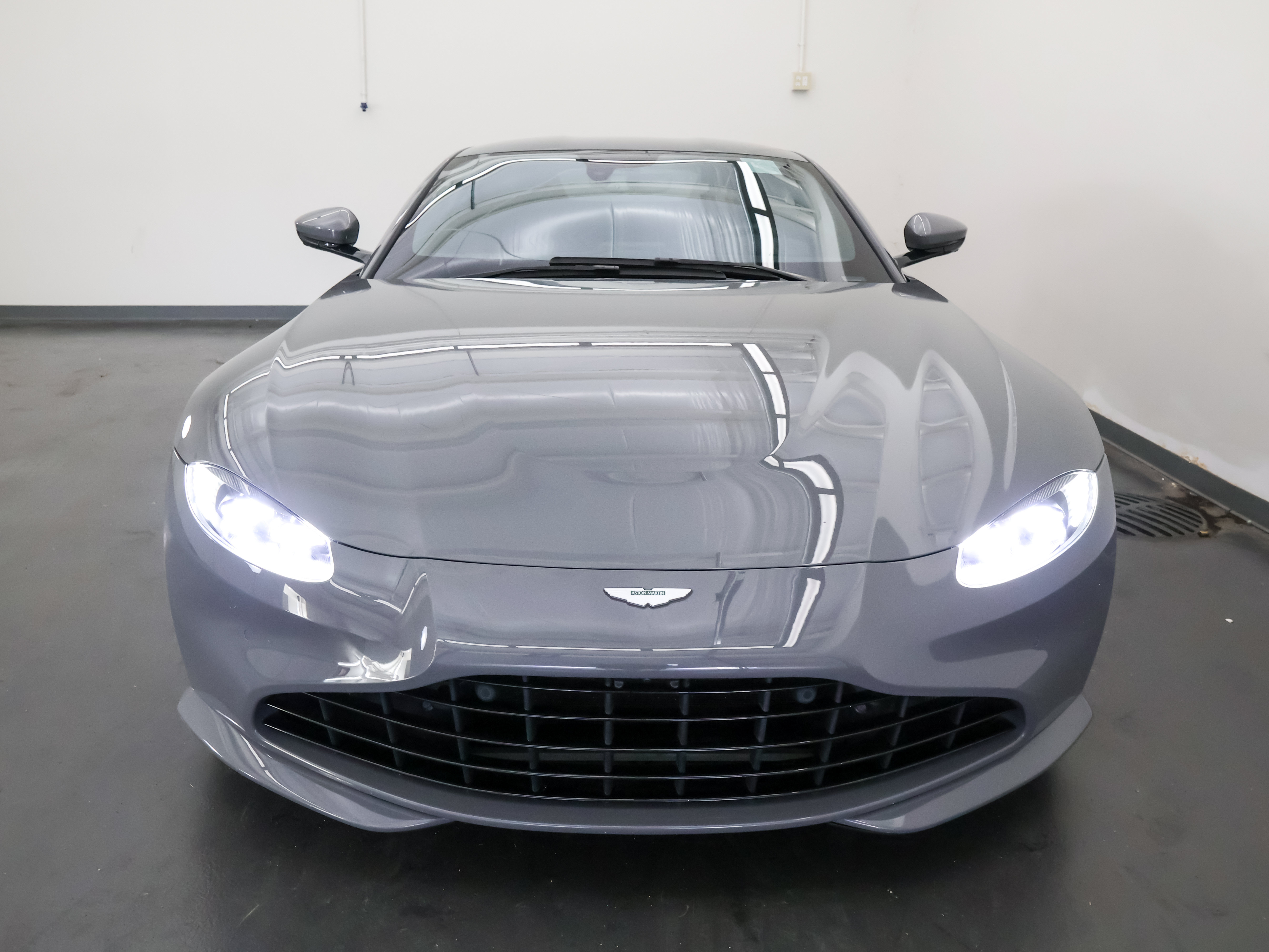 Used 2021 Aston Martin V8 Vantage Coupe RWD image 8