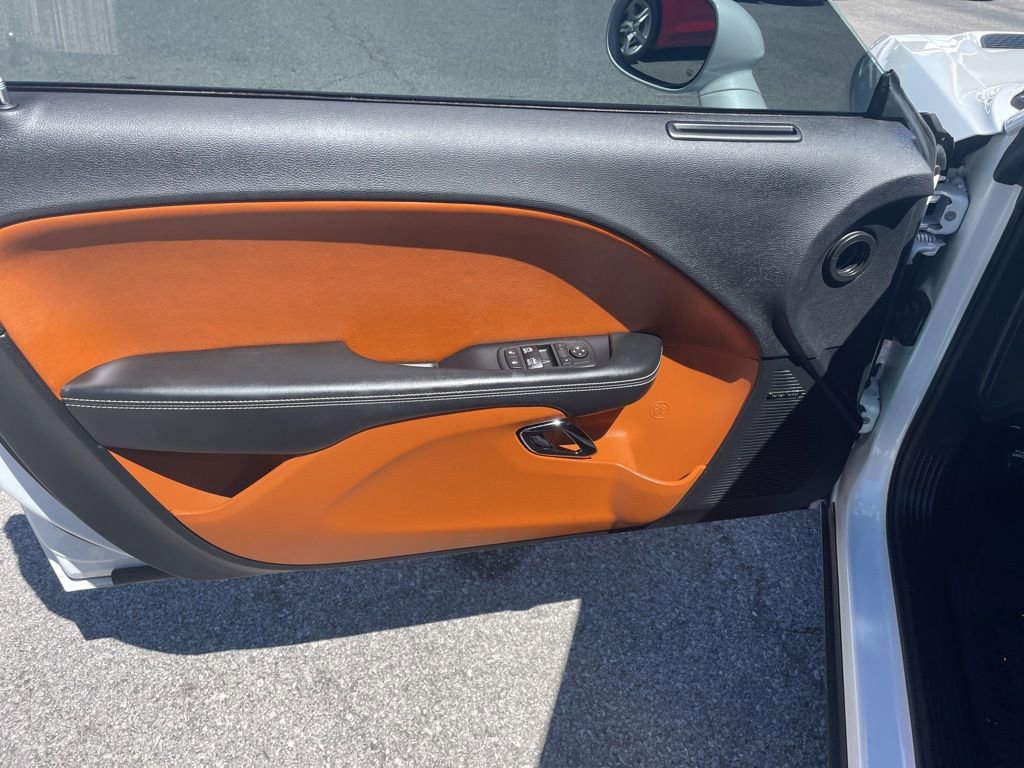 Used 2016 Dodge Challenger SRT Hellcat RWD image 6