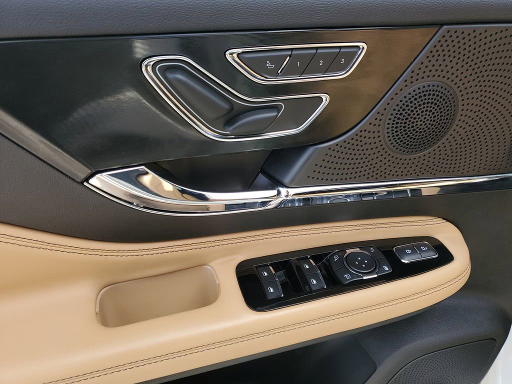 Used 2023 Lincoln Corsair Reserve image 18