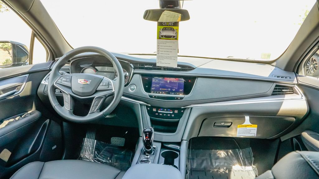 New 2026 Cadillac XT5 Luxury image 11