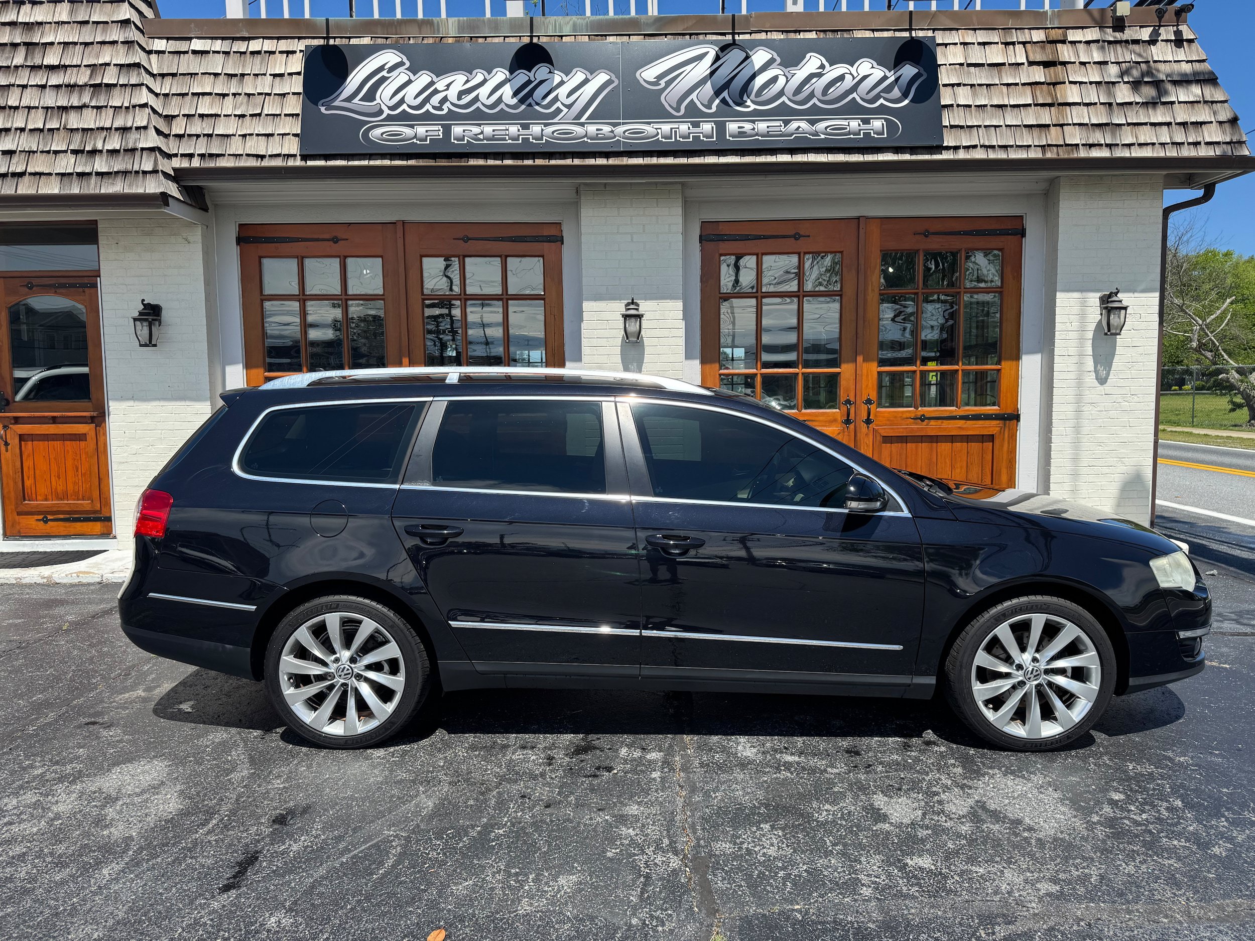 Used 2010 Volkswagen Passat Komfort FWD image 1