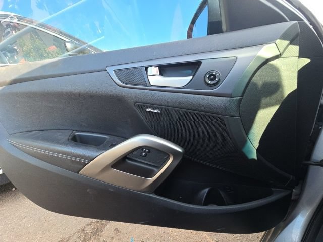 Used 2017 Hyundai Veloster Turbo FWD image 10
