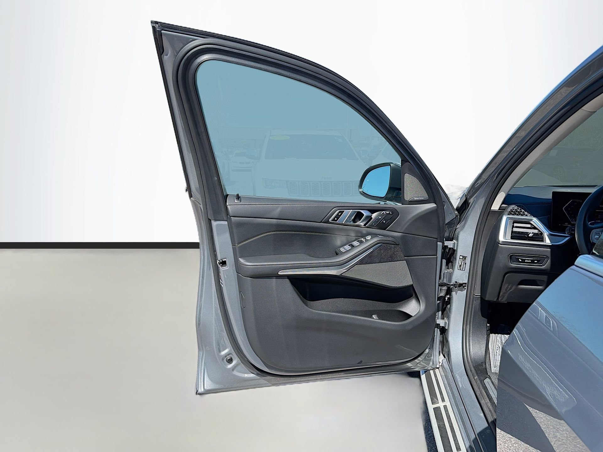 Certified 2025 BMW X7 xDrive40i w/ Premium Package image 25