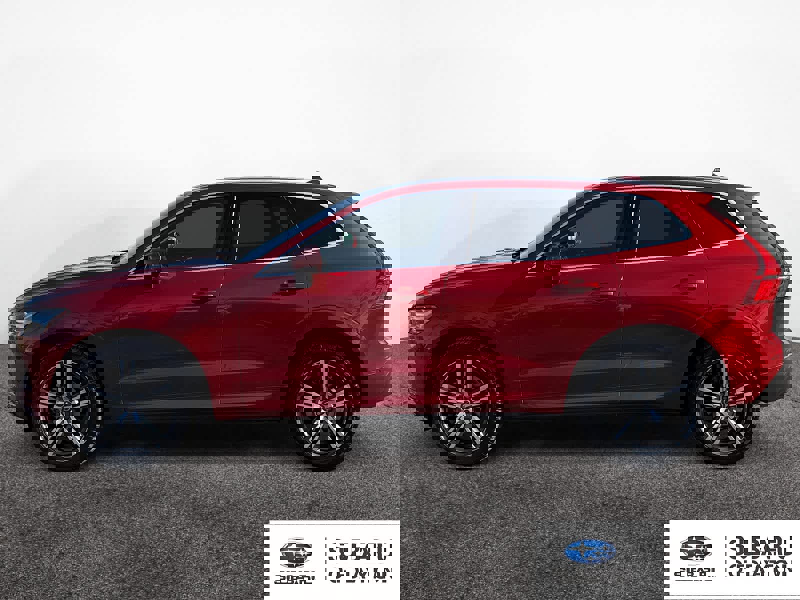 Used 2018 Volvo XC60 T5 Momentum w/ Vision Package image 2