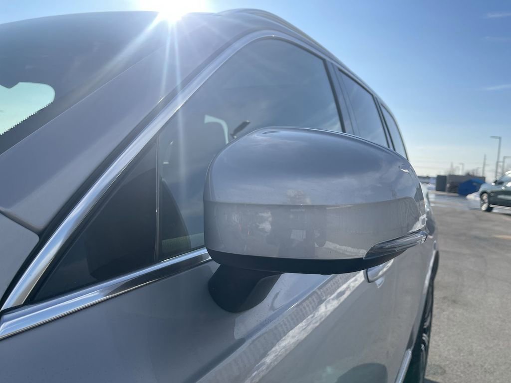 Used 2025 Volvo XC90 B6 Plus image 11