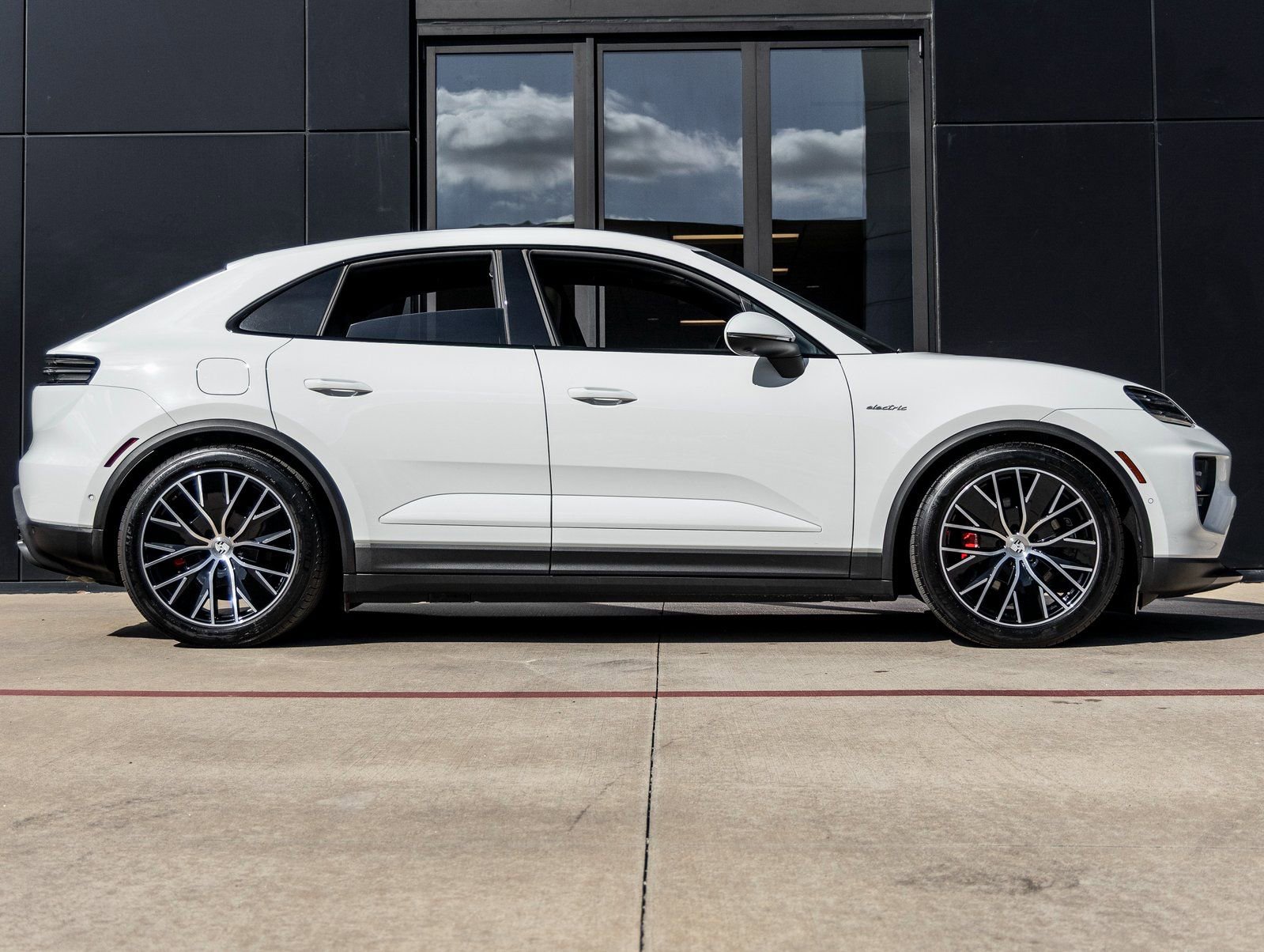 Certified 2025 Porsche Macan 4S Electric image 12