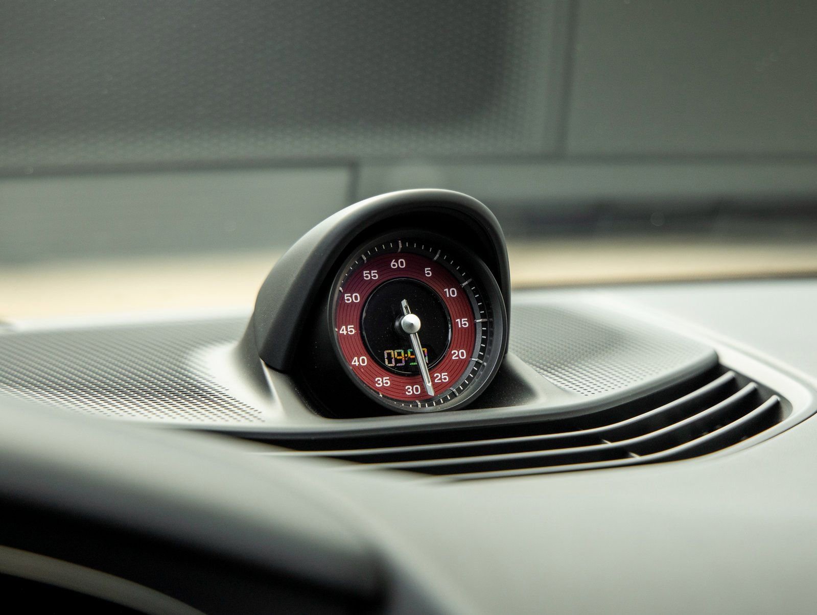 Used 2025 Porsche Taycan GTS image 31