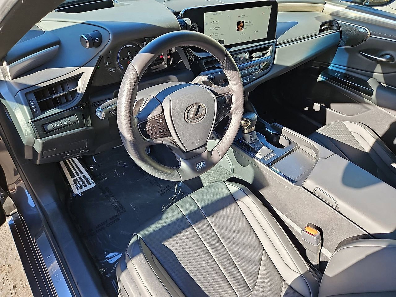 Certified 2024 Lexus ES 300h F Sport image 13