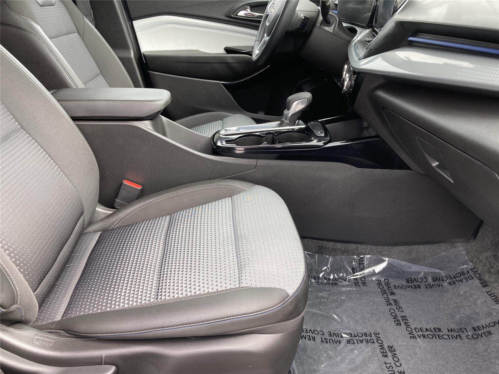 Used 2025 Chevrolet Trax LT w/ LT Convenience Package image 29