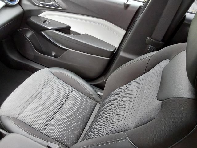 Used 2025 Chevrolet Trax LT FWD image 26