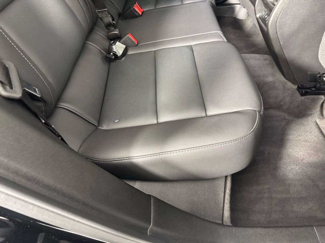 Used 2025 Cadillac XT4 Premium Luxury image 30