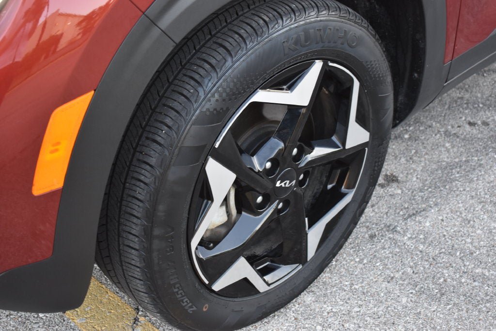 Used 2025 Kia Seltos S AWD/4WD image 5