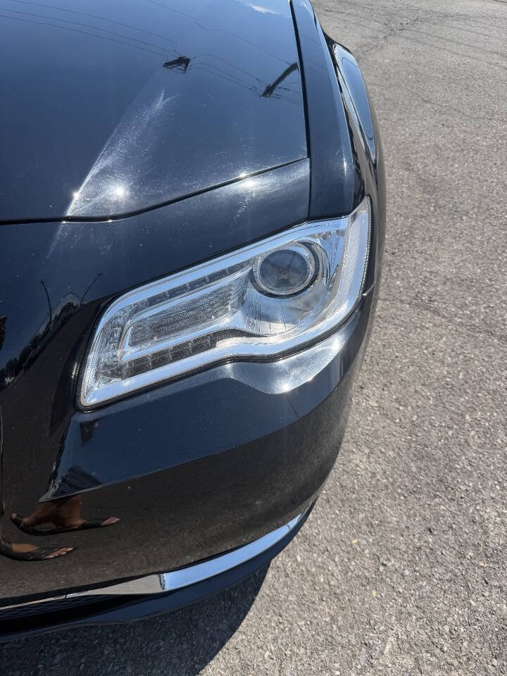 Used 2017 Chrysler 300 C RWD image 27