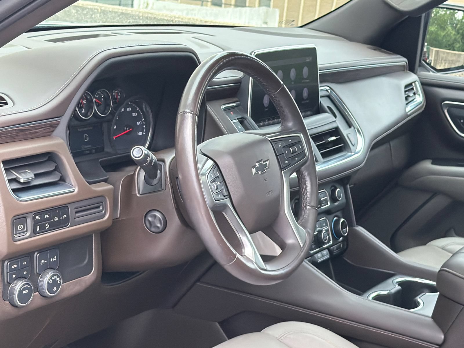 Used 2021 Chevrolet Tahoe Z71 w/ Luxury Package AWD/4WD image 18