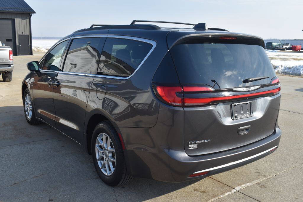 Used 2022 Chrysler Pacifica Touring-L FWD image 5
