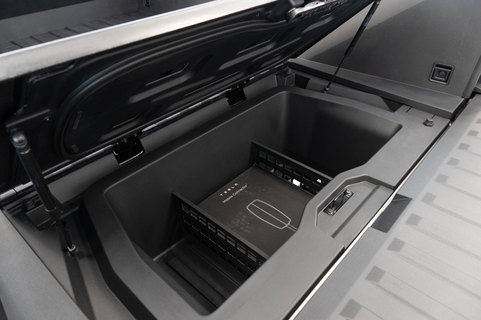 Used 2024 Tesla Cybertruck AWD Crew Cab image 32