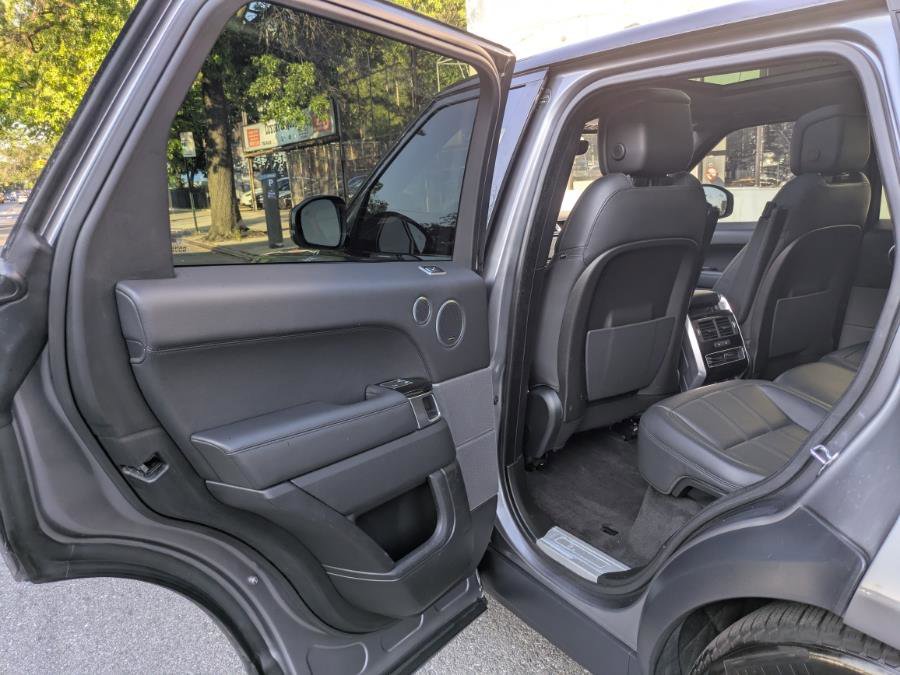 Used 2020 Land Rover Range Rover Sport HSE image 8