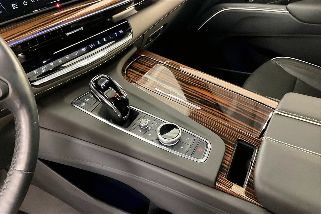 Used 2024 Cadillac Escalade ESV Premium Luxury AWD/4WD image 16