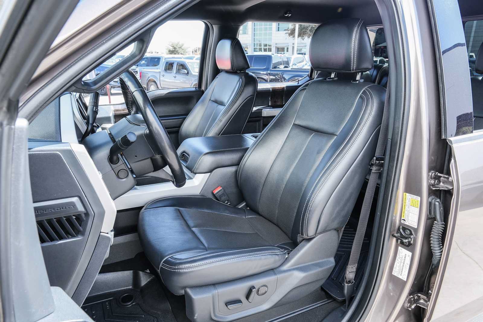 Used 2022 Ford F350 Lariat w/ Lariat Ultimate Package AWD/4WD image 28