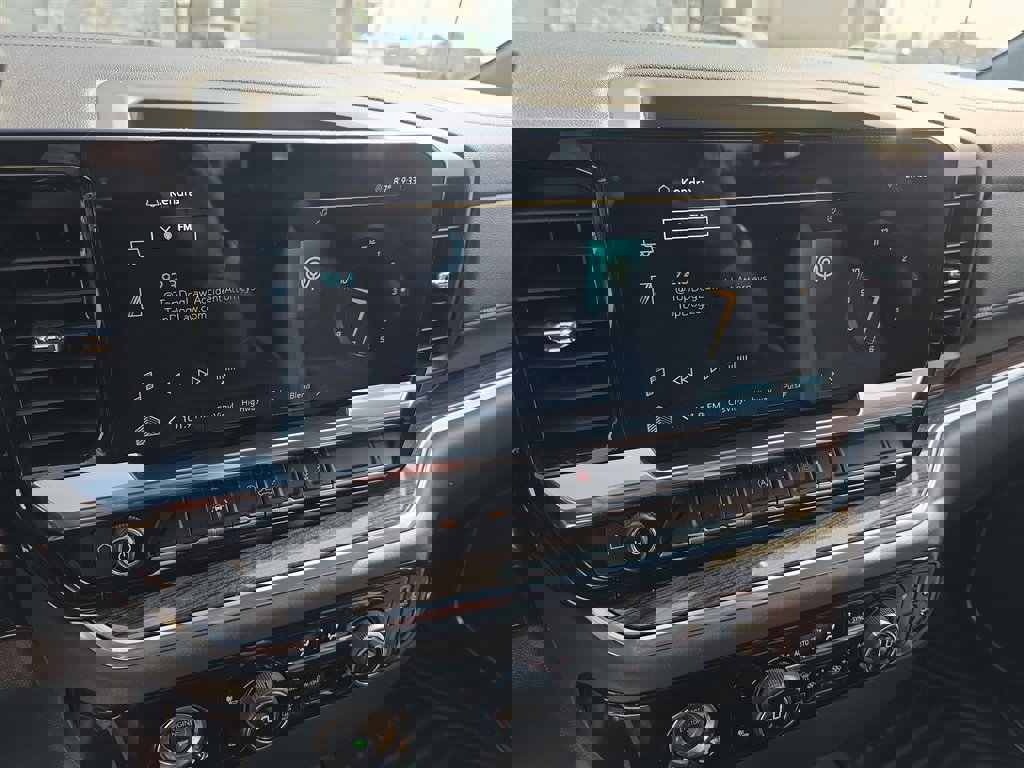 Used 2022 Chevrolet Silverado 1500 LT image 12