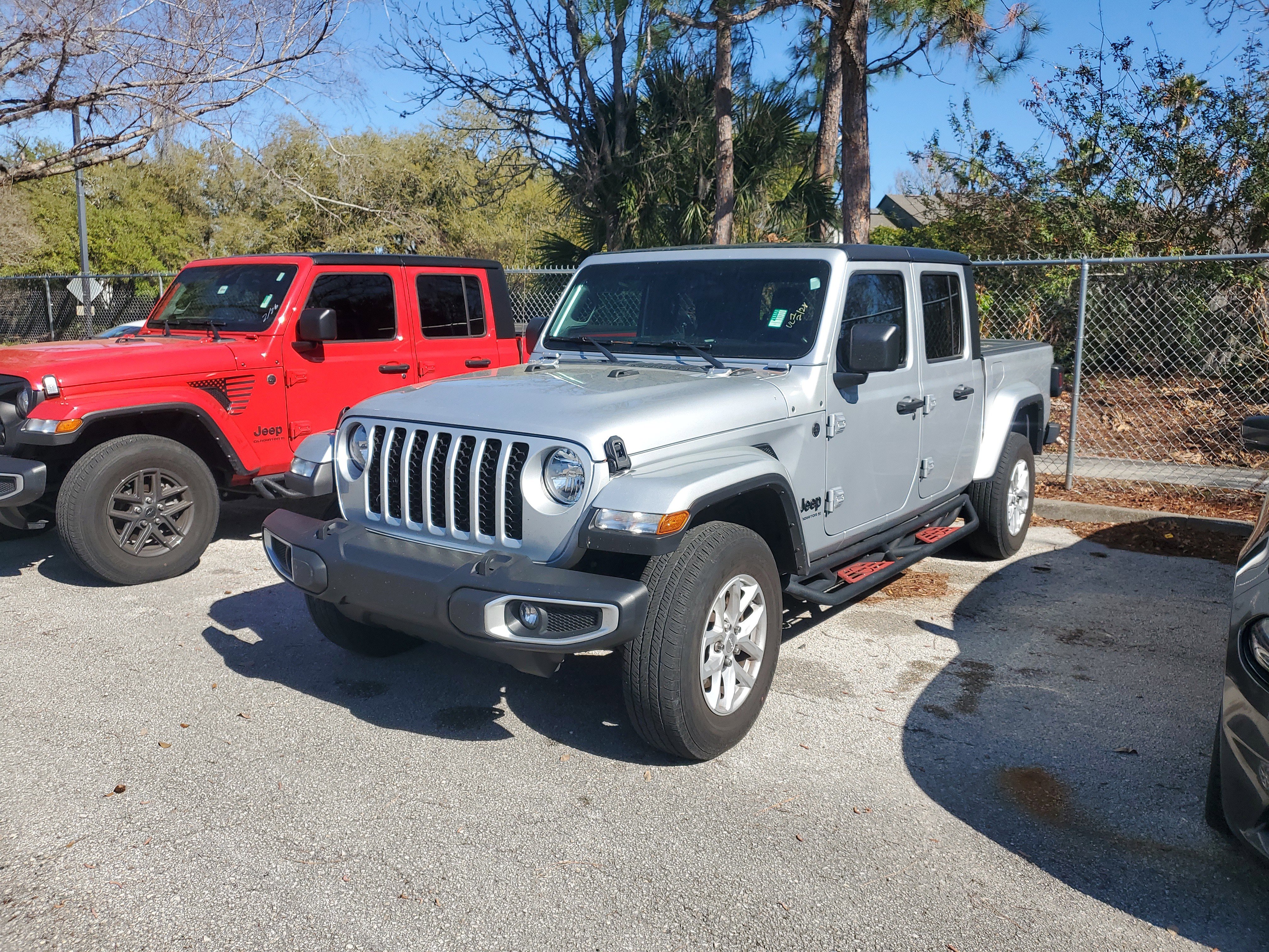 Used 2023 Jeep Gladiator Sport image 2