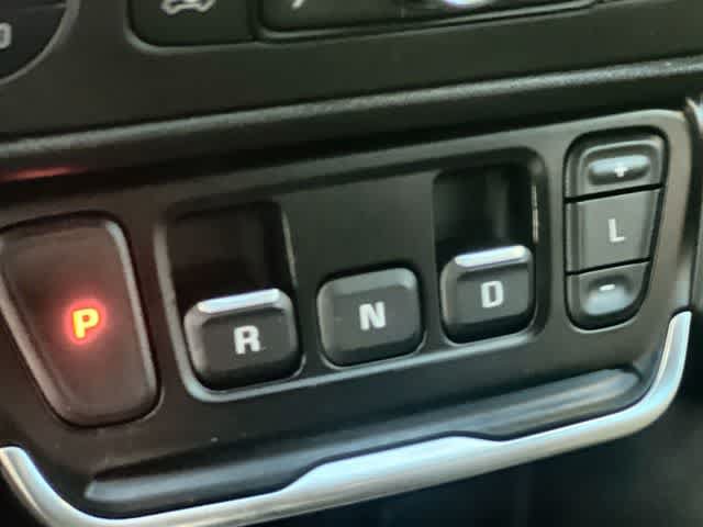 Used 2020 GMC Terrain SLE w/ Driver Convenience Package FWD image 16